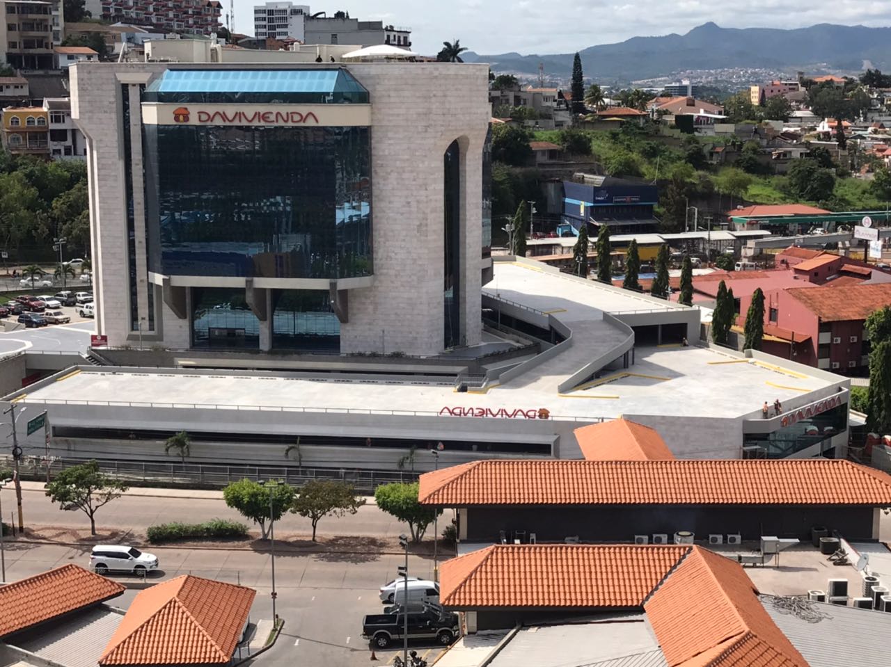 Estacionamiento Banco Davivienda